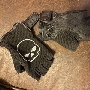 Harley-Davidson Black Fingerless Gloves with Skull Design